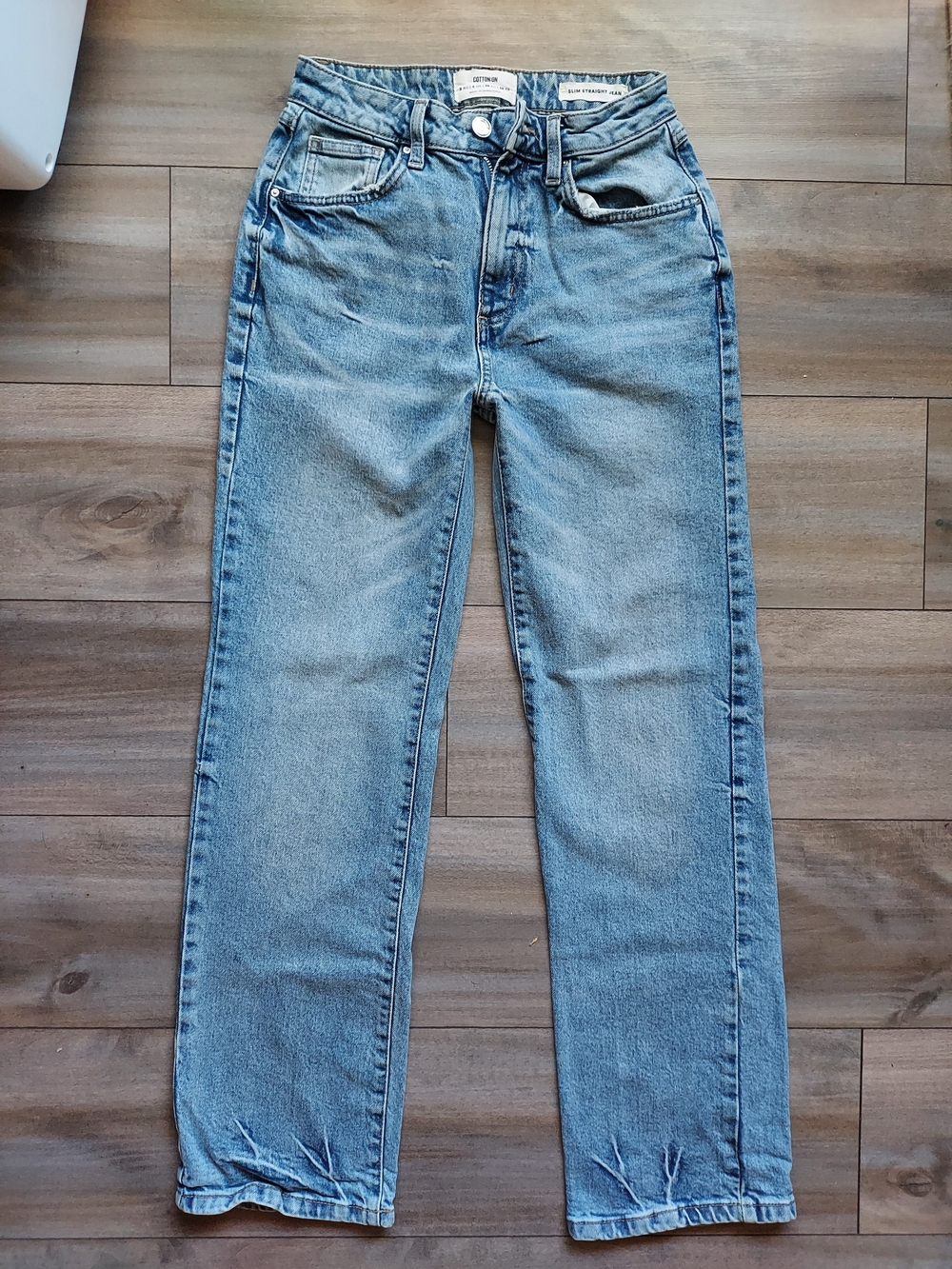 Women's Jeans in Light Blue Wash